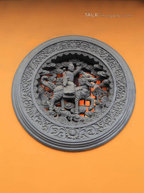 无人,竖图,俯视,室内,特写,白天,绘画,幸福,静物,雕塑,橙色背景,节日,艺术,装饰,圆形,雕刻,雕像,浮雕,图形,圆,几何,文化,一个,灰色,工艺品,祈祷,健康,许愿,摄影,宗教,佛教,信仰,影棚,单个,纪念,麒麟,祈求,美术,吉祥,数学,摄影棚,主题,陈列,功能,美学,长寿,灵兽,释教,太平,平安,画画,彩图,高角度拍摄,全身,影棚拍摄,拍摄,几何图形,平面图形,祥兽,shwf1