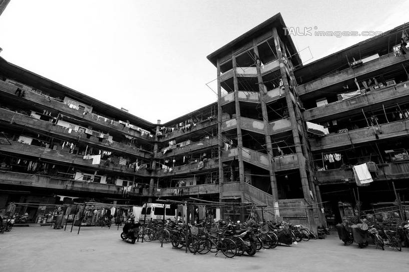 无人,家,露台,横图,黑白,室外,白天,仰视,旅游,度假,楼梯,阳台,标志建筑,道路,地标,建筑,路,公路,自行车,上海,中国,亚洲,一排,许多,停靠,整齐,并列,并排,房屋,阶梯,屋子,公寓,交通,很多,娱乐,建设,洋房,楼房,台阶,住宅,车,脚踏车,排列,天空,交通工具,轿车,天,享受,休闲,旅游胜地,放松,申,队列,停泊,载具,平行,杨浦区,东亚,上海市,隆昌公寓,隆昌路,中华人民共和国,沪,华东地区,马路,低角度拍摄,房子,露天阳台,shwf1