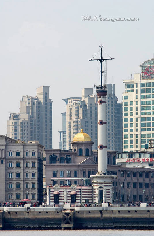 无人,高楼大厦,竖图,室外,白天,正面,度假,美景,城市风光,标志建筑,城市,大厦,地标,建筑,摩天大楼,上海,中国,亚洲,阴影,光线,影子,景观,云,云朵,建筑群,云彩,娱乐,建设,蓝色,白云,蓝天,天空,阳光,天,享受,休闲,景色,放松,申,信号塔,浦西,东亚,万国建筑博览群,外滩万国建筑博览群,气象信号台,上海市,中华人民共和国,沪,华东地区,阿塔努布式建筑,上海外滩气象信号台,信号站,彩图,大楼,高层建筑,高楼,摩天楼,shwf1