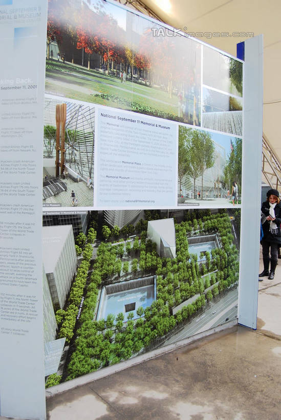 东方人,一个人,走,竖图,室内,白天,正面,亚洲,仅一个男性,仅一个人,仅一个中年男性,服装,信息,休闲装,黄种人,布告,布告栏,衣服,休闲,休闲服,服饰,通知,公告,传播,消息,公布栏,男人,男性,中年男性,亚洲人,步行,散步,走路,半身,彩图,shxw1