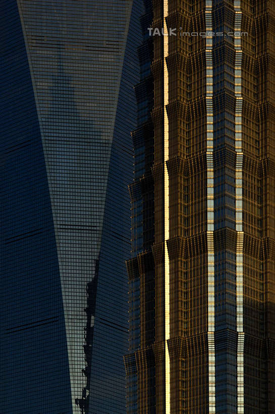 无人,高楼大厦,竖图,室外,白天,仰视,度假,美景,城市风光,标志建筑,城市,大厦,地标,建筑,摩天大楼,上海,中国,亚洲,阴影,光线,影子,景观,娱乐,建设,金茂大厦,浦东,阳光,享受,休闲,景色,放松,环球金融中心,申,陆家嘴,浦东新区,上海环球金融中心,东亚,上海市,中华人民共和国,沪,华东地区,环球金融中心大厦,彩图,低角度拍摄,大楼,高层建筑,高楼,摩天楼,shyj1