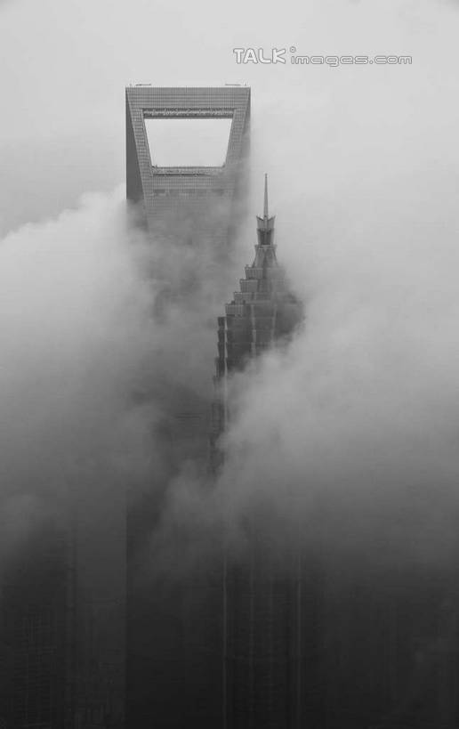 无人,高楼大厦,竖图,俯视,航拍,室外,白天,度假,美景,雾,城市风光,标志建筑,城市,大厦,地标,建筑,摩天大楼,上海,中国,亚洲,朦胧,模糊,景观,娱乐,建设,金茂大厦,浦东,享受,休闲,景色,放松,环球金融中心,申,迷雾,鸟瞰,陆家嘴,浦东新区,上海环球金融中心,东亚,上海市,中华人民共和国,沪,华东地区,环球金融中心大厦,大雾,彩图,高角度拍摄,大楼,高层建筑,高楼,摩天楼,shyj1