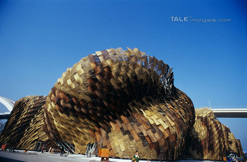 东方人,一个人,走,横图,室外,白天,仰视,旅游,度假,标志建筑,地标,建筑,上海,中国,亚洲,仅一个男性,仅一个人,阴影,服装,光线,纹路,纹理,影子,墙,注视,休闲装,黄种人,娱乐,建设,墙壁,墙面,仅一个年轻男性,衣服,蓝色,蓝天,天空,阳光,天,观察,看,享受,休闲,休闲服,上海世博馆,世博馆,西班牙馆,上海世博会,世博,世博会,旅游胜地,放松,服饰,晴朗,观看,申,察看,关注,东亚,世博园,上海市,万里无云,肌理,中华人民共和国,沪,华东地区,男人,男性,年轻男性,亚洲人,晴空,晴空万里,步行,散步,走路,半身,彩图,低角度拍摄,西班牙国家馆,shylt1