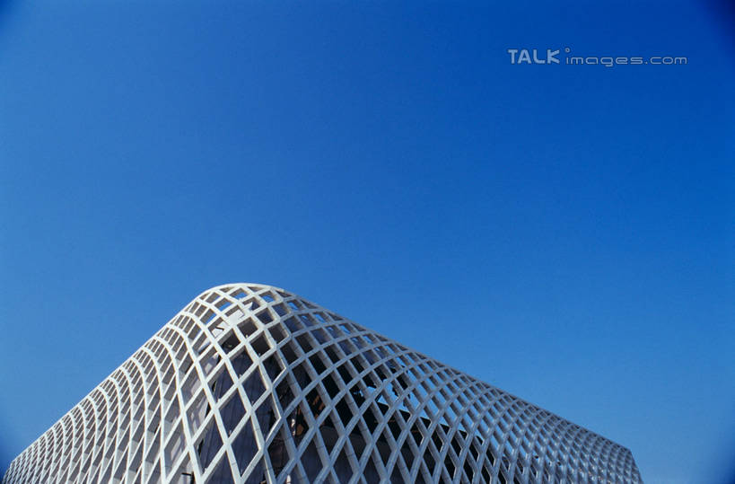 无人,栏杆,横图,室外,白天,仰视,旅游,度假,标志建筑,地标,建筑,上海,中国,亚洲,阴影,光线,纹路,纹理,影子,墙,围栏,娱乐,建设,护栏,墙壁,墙面,蓝色,蓝天,天空,阳光,天,享受,休闲,上海世博馆,世博馆,法国馆,上海世博会,世博,世博会,旅游胜地,放松,晴朗,申,东亚,世博园,上海市,万里无云,肌理,中华人民共和国,沪,华东地区,晴空,晴空万里,彩图,低角度拍摄,法国国家馆,shylt1