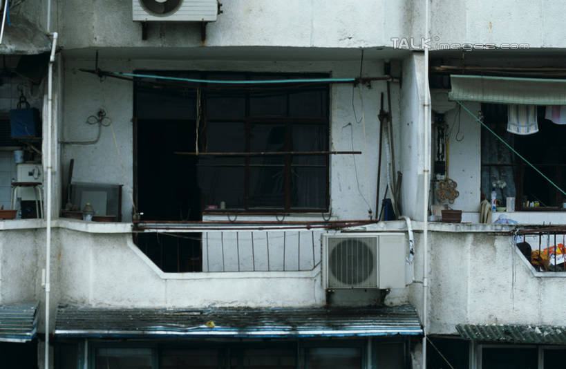 无人,家,栏杆,露台,横图,室外,白天,正面,度假,美景,阳台,城市风光,城市,上海,中国,亚洲,电器,房屋,墙,屋子,景观,公寓,围栏,娱乐,洋房,护栏,楼房,墙壁,墙面,住宅,空调,享受,休闲,景色,放松,申,调节,舒适,家电,家用电器,调整,东亚,上海市,中华人民共和国,沪,华东地区,空气调节器,彩图,房子,露天阳台,shylt1