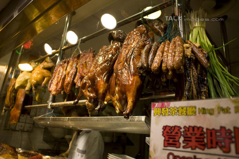 无人,餐厅,横图,室外,特写,白天,仰视,烹饪,中餐,蔬菜,香港,中国,亚洲,吊挂,悬挂,阴影,新鲜,光线,英文,标志,文字,影子,字符,字母,灯光,葱,青葱,肉,料理,食品,挂,标识,菜肴,美食,肉类,烧鹅,食物,茶餐厅,中式,汉字,佳肴,有机食品,绿色食品,英文字母,港,中文,肉食,东亚,香港特别行政区,港澳台,中华人民共和国,国文,华文,广东菜,粤菜,彩图,低角度拍摄,餐馆,饭店,饭馆,鹅肉,shylt1