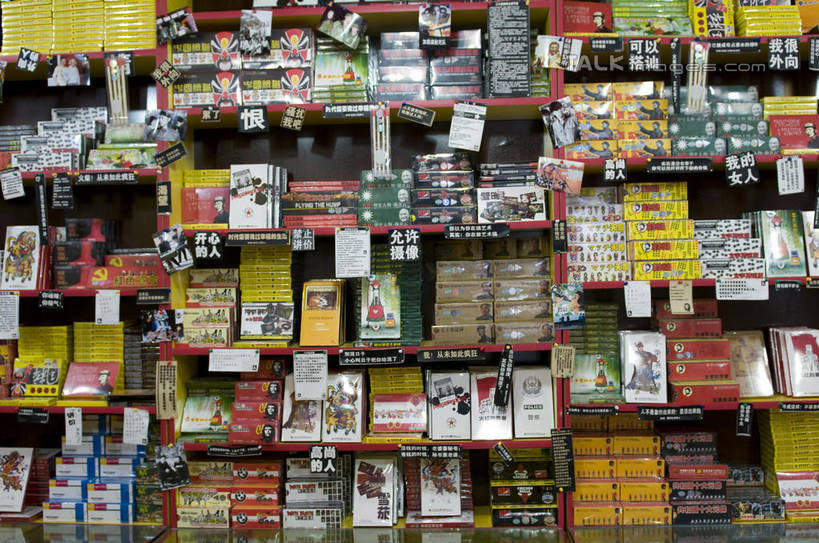 无人,横图,室外,白天,正面,购物,消费,工艺美术品,丽江,中国,亚洲,一排,许多,艺术,整齐,并列,并排,标志,文字,纸盒,字符,艺术品,很多,置物架,标识,货摊,云南,架子,盒子,火柴盒,排列,包装盒,容器,工艺品,汉字,金融,储藏,工艺,美术,储存,队列,中文,陈列架,平行,选购,贸易,东亚,云南省,中华人民共和国,西南地区,血拼,国文,华文,滇,丽江市,搁架,彩图,贮存,shylt1