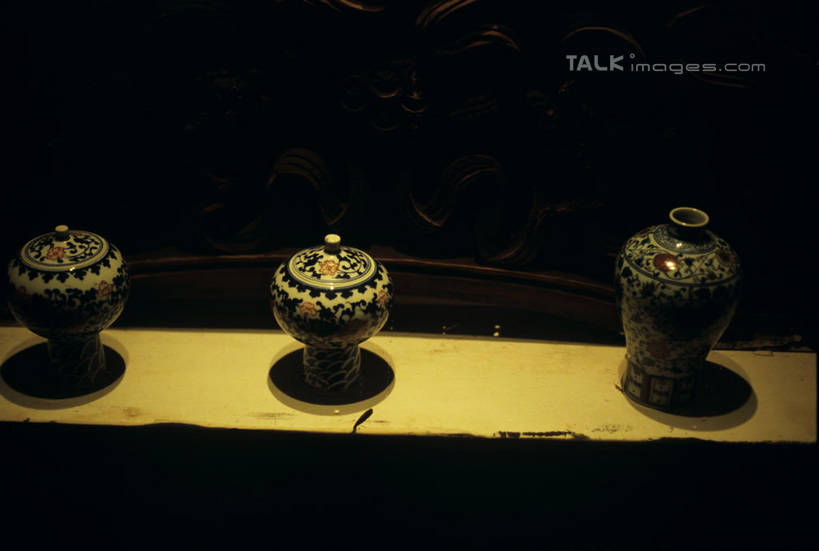 无人,横图,俯视,室内,夜晚,静物,花瓶,工艺美术品,上海,中国,亚洲,阴影,艺术,光线,壶,影子,陶瓷,灯光,陶瓷制品,艺术品,泰康路,田子坊,水壶,三个,茶壶,瓶子,容器,工艺品,工艺,美术,申,卢湾区,东亚,上海市,中华人民共和国,沪,华东地区,彩图,高角度拍摄,shylt1