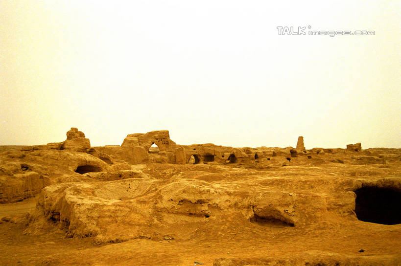 无人,横图,室外,白天,正面,旅游,度假,石头,名胜古迹,日落,沙漠,标志建筑,地标,建筑,中国,亚洲,阴影,遗迹,光线,石子,影子,晚霞,霞光,落日,古迹,文物,娱乐,建设,古建筑,废墟,阳光,黄昏,享受,休闲,旅游胜地,彩霞,放松,古文明,东亚,吐鲁番,新疆,中华人民共和国,新疆维吾尔自治区,西北地区,夕照,薄暮,高昌,高昌故城,大漠,砂漠,石块,夕阳,彩图,傍晚,火洲,吐鲁番地区,斜阳,新,shzwj1