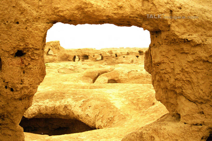 无人,横图,室外,白天,正面,旅游,度假,石头,名胜古迹,日落,沙漠,标志建筑,地标,建筑,中国,亚洲,阴影,遗迹,光线,石子,影子,晚霞,霞光,落日,古迹,文物,娱乐,建设,古建筑,废墟,阳光,黄昏,享受,休闲,旅游胜地,彩霞,放松,古文明,东亚,吐鲁番,新疆,中华人民共和国,新疆维吾尔自治区,西北地区,夕照,薄暮,高昌,高昌故城,大漠,砂漠,石块,夕阳,彩图,傍晚,火洲,吐鲁番地区,斜阳,新,shzwj1