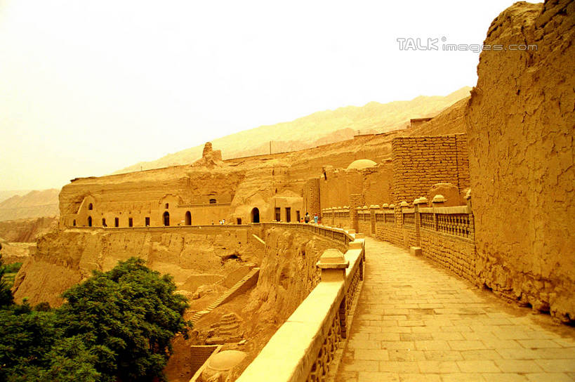 无人,横图,室外,白天,正面,旅游,度假,石头,美景,名胜古迹,日落,山,山脉,植物,标志建筑,道路,地标,建筑,路,公路,中国,亚洲,阴影,遗迹,光线,石子,影子,景观,山顶,山峰,晚霞,霞光,落日,交通,山峦,古迹,文物,娱乐,建设,古建筑,树,树木,绿色,阳光,自然,黄昏,群山,享受,休闲,旅游胜地,景色,彩霞,放松,生长,成长,自然风光,古文明,东亚,交河故城,吐鲁番,新疆,中华人民共和国,新疆维吾尔自治区,西北地区,颠峰,极峰,夕照,薄暮,亚尔乡,石块,夕阳,马路,彩图,傍晚,火洲,吐鲁番地区,斜阳,新,shzwj1