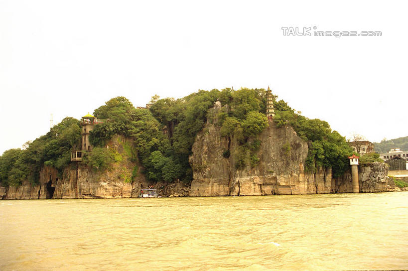 无人,横图,室外,白天,正面,旅游,度假,河流,石头,美景,森林,山,山脉,树林,水,植物,中国,亚洲,阴影,波纹,光线,石子,影子,河水,景观,山顶,山峰,水流,涟漪,山峦,娱乐,江西,树,树木,绿色,倒影,水纹,阳光,自然,波浪,群山,享受,休闲,景色,放松,生长,成长,倒映,自然风光,东亚,石钟山,九江,江西省,中华人民共和国,华东地区,水晕,赣,九江市,颠峰,极峰,反照,石块,彩图,湖口,湖口县,shzwj1