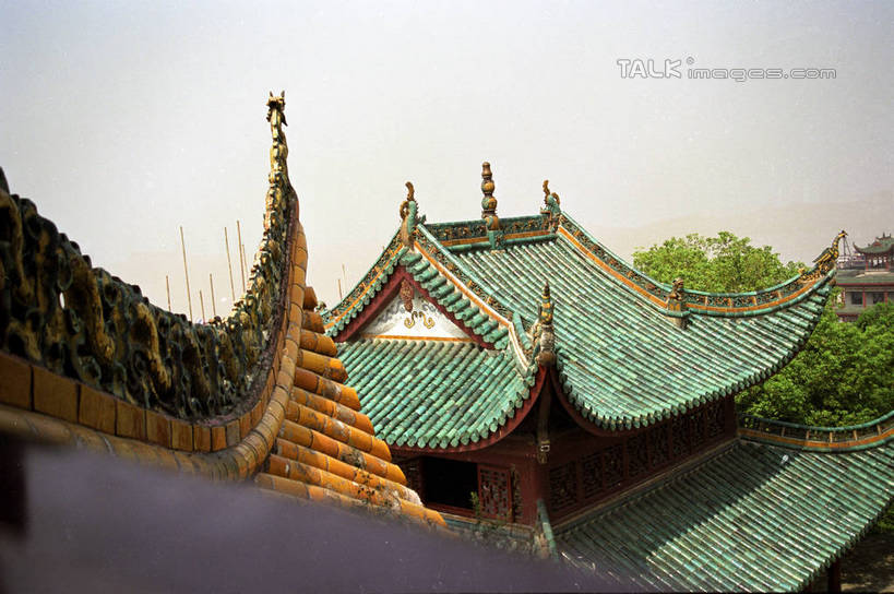 无人,横图,室外,白天,正面,旅游,度假,名胜古迹,植物,标志建筑,地标,建筑,庐山,中国,亚洲,阴影,遗迹,光线,瓦片,影子,屋顶,顶棚,瓦,古迹,文物,娱乐,建设,古建筑,江西,树,树木,蓝色,绿色,蓝天,天空,阳光,自然,天,享受,休闲,旅游胜地,放松,建造,生长,晴朗,成长,古文明,东亚,屋瓦,九江,江西省,万里无云,中华人民共和国,华东地区,赣,九江市,庐山国家公园,晴空,晴空万里,彩图,shzwj1