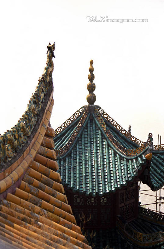 无人,竖图,室外,白天,正面,旅游,度假,名胜古迹,标志建筑,地标,建筑,庐山,中国,亚洲,阴影,遗迹,光线,瓦片,影子,屋顶,顶棚,瓦,古迹,文物,娱乐,建设,古建筑,江西,蓝色,蓝天,天空,阳光,天,享受,休闲,旅游胜地,放松,建造,晴朗,古文明,东亚,屋瓦,九江,江西省,万里无云,中华人民共和国,华东地区,赣,九江市,庐山国家公园,晴空,晴空万里,彩图,shzwj1