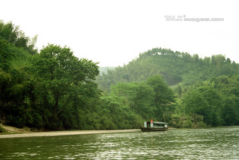无人,横图,室外,白天,正面,旅游,度假,湖,湖泊,石头,美景,森林,山,山脉,树林,水,植物,船,中国,亚洲,阴影,波纹,光线,石子,影子,湖面,景观,山顶,山峰,水流,水面,木船,涟漪,山峦,娱乐,树,树木,绿色,倒影,水纹,阳光,自然,交通工具,波浪,湖水,群山,享受,休闲,景色,放松,生长,成长,倒映,舟,自然风光,载具,东亚,湖南,莨山,湖南省,中华人民共和国,水晕,华中地区,湘,邵阳,邵阳市,颠峰,极峰,反照,石块,彩图,新宁县,shzwj1