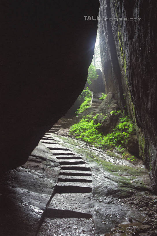无人,竖图,室外,白天,正面,旅游,度假,草地,石头,美景,山,山脉,植物,中国,亚洲,阴影,光线,石子,影子,景观,山顶,山峰,山峦,娱乐,草,绿色,阳光,自然,群山,享受,休闲,景色,放松,自然风光,东亚,湖南,八角寨,湖南省,中华人民共和国,华中地区,湘,邵阳,邵阳市,颠峰,极峰,石块,彩图,新宁县,shzwj1