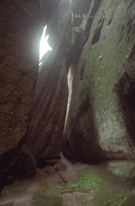 无人,竖图,室外,白天,正面,旅游,度假,草地,石头,美景,山,山脉,植物,中国,亚洲,阴影,光线,石子,影子,景观,山顶,山峰,山峦,娱乐,草,绿色,阳光,自然,群山,享受,休闲,景色,放松,自然风光,东亚,湖南,八角寨,湖南省,中华人民共和国,华中地区,湘,邵阳,邵阳市,颠峰,极峰,石块,彩图,新宁县,shzwj1