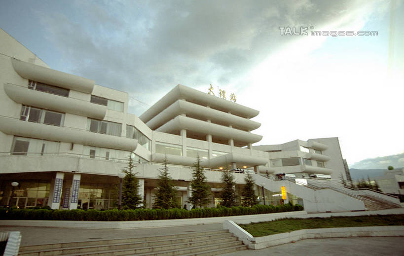 无人,家,横图,室外,白天,仰视,旅游,度假,美景,植物,城市风光,城市,建筑,大理,中国,亚洲,阴影,光线,影子,房屋,屋子,景观,云,云朵,公寓,云彩,娱乐,建设,洋房,楼房,云南,住宅,树,树木,蓝色,绿色,白云,蓝天,天空,阳光,自然,天,享受,休闲,景色,放松,生长,晴朗,成长,东亚,云南省,中华人民共和国,西南地区,滇,大理州,大理白族自治州,晴空,彩图,低角度拍摄,房子,shzwj1