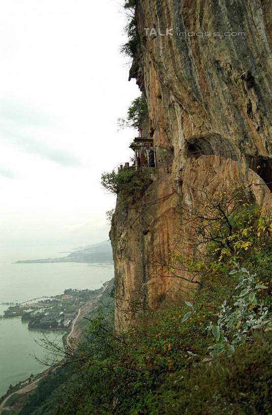 无人,竖图,室外,白天,正面,旅游,度假,河流,石头,美景,森林,山,山脉,树林,水,植物,昆明,中国,亚洲,阴影,光线,石子,影子,河水,景观,山顶,山峰,水流,山峦,娱乐,云南,树,树木,绿色,阳光,自然,群山,享受,休闲,景色,放松,西山,生长,成长,自然风光,昆明市,东亚,龙门,云南省,中华人民共和国,省会,西南地区,滇,颠峰,极峰,石块,彩图,昆明龙门,昆明西山,罗汉山三清阁,三清阁,西山区,shzwj1