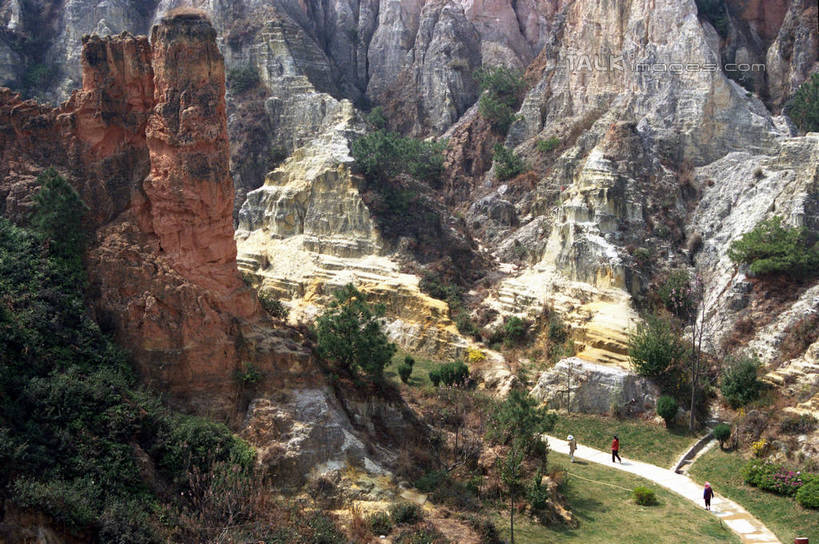 无人,横图,俯视,室外,白天,旅游,度假,石头,美景,山,山脉,植物,道路,路,昆明,中国,阴影,光线,石子,影子,景观,山顶,山峰,小路,交通,山峦,娱乐,云南,树,树木,绿色,阳光,自然,群山,享受,休闲,景色,放松,乡间小路,生长,成长,自然风光,昆明市,云南省,中华人民共和国,省会,西南地区,滇,颠峰,极峰,石块,彩图,高角度拍摄,宜良县,shzwj1