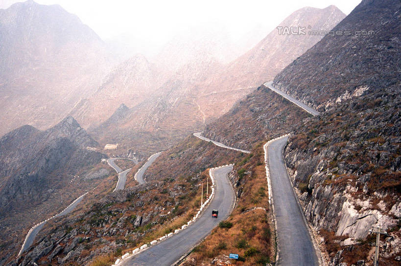 无人,横图,室外,白天,正面,旅游,度假,石头,美景,山,山脉,道路,路,中国,亚洲,阴影,光线,石子,影子,景观,山顶,山峰,小路,交通,山峦,娱乐,阳光,自然,群山,享受,休闲,景色,放松,乡间小路,自然风光,东亚,贵州,贵州省,万峰林,兴义市,中华人民共和国,黔,西南地区,黔西南,黔西南州,黔西南布依族苗族自治州,颠峰,极峰,石块,彩图,兴义,shzwj1