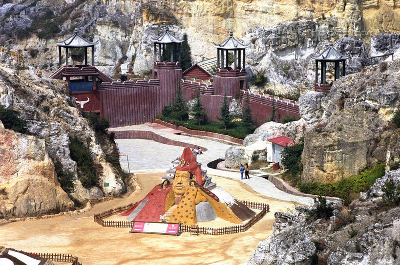 无人,横图,室外,白天,正面,旅游,度假,石头,美景,山,山脉,植物,昆明,中国,阴影,光线,石子,影子,景观,山顶,山峰,山峦,娱乐,云南,树,树木,绿色,阳光,自然,群山,享受,休闲,景色,放松,生长,成长,自然风光,昆明市,云南省,中华人民共和国,省会,西南地区,滇,颠峰,极峰,石块,彩图,宜良县,shzwj1