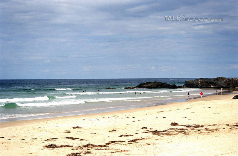 无人,横图,室外,白天,正面,度假,海浪,海洋,石头,美景,沙滩,城市风光,城市,澳大利亚,阴影,光线,沙子,石子,影子,海岸,景观,浪花,水平线,云,云朵,辽阔,海平线,沙地,云彩,娱乐,蓝色,白云,蓝天,天空,阳光,海水,天,享受,休闲,广阔,景色,放松,晴朗,一望无际,大洋洲,澳洲,海景,阳光海岸,昆士兰州,南方大陆,布里斯班,首府,澳大利亚联邦,昆士兰,无边无际,一马平川,大海,风浪,海,海水的波动,海滩,近岸浪,石块,涌浪,晴空,彩图,水天相接,水天一线,shzwj1