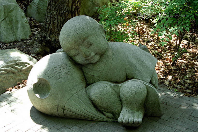 东方人,婴儿,儿童,一个人,无人,横图,室外,白天,正面,旅游,度假,纯洁,植物,标志建筑,地标,建筑,叶子,雕塑,澳大利亚,亚洲,仅一个人,阴影,艺术,装饰,光线,雕刻,雕像,影子,枯叶,落叶,黄种人,娱乐,建设,树,树木,小孩,绿色,阳光,自然,工艺品,享受,休闲,旅游胜地,放松,可爱,活泼,生长,成长,纪念,美术,主题,宝宝,大洋洲,悉尼,澳洲,陈列,纯真,烂漫,无邪,南方大陆,首府,功能,美学,澳大利亚联邦,雪梨,新州,新南威尔士,新南威尔士州,达令港,情人港,伶俐,天真,亚洲人,孩子,叶,叶片,彩图,全身,悉尼谊园,shzwj1