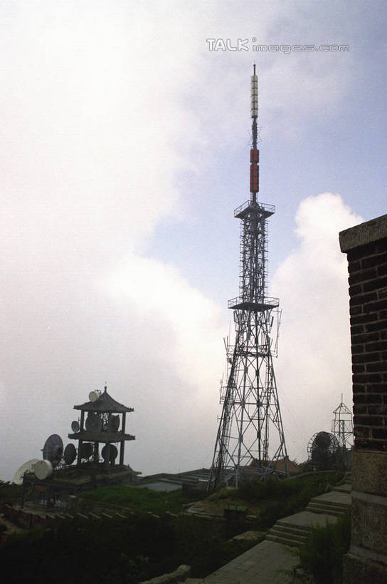 无人,竖图,室外,白天,正面,旅游,度假,石头,美景,名胜古迹,山,山脉,植物,标志建筑,地标,建筑,泰山,中国,亚洲,阴影,遗迹,光线,石子,影子,景观,山顶,山峰,云,云朵,山峦,云彩,古迹,文物,娱乐,建设,古建筑,山东,树,树木,蓝色,绿色,白云,蓝天,天空,阳光,自然,群山,天,享受,休闲,旅游胜地,景色,放松,生长,晴朗,成长,自然风光,古文明,东亚,山东省,泰安,中华人民共和国,华东地区,鲁,泰安市,颠峰,极峰,岱山,岱宗,东岳,中国五岳之首,石块,晴空,彩图,shzwj1