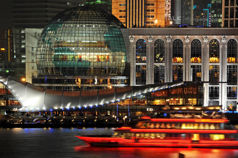 无人,高楼大厦,横图,彩色,室外,夜晚,正面,度假,河流,美景,水,城市风光,标志建筑,城市,大厦,地标,建筑,摩天大楼,霓虹灯,夜景,船,上海,中国,亚洲,一艘,阴影,朦胧,模糊,光线,图形,影子,河水,景观,水流,建筑群,灯光,游艇,七彩,几何,娱乐,光源,建设,浦东,霓虹,灯,交通工具,享受,休闲,球体,景色,放松,申,照明设备,数学,载具,国际会展中心,浦东新区,东亚,上海市,中华人民共和国,沪,华东地区,氖灯,彩图,大楼,高层建筑,高楼,摩天楼,几何图形,立体几何,立体图形,上海国际会展中心,shzxz1