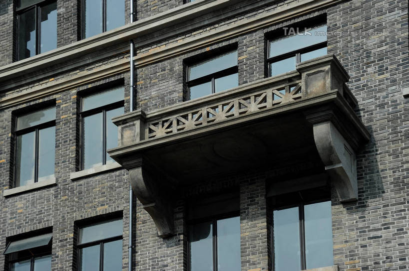 无人,家,露台,横图,室外,白天,仰视,度假,美景,窗户,阳台,城市风光,标志建筑,城市,地标,建筑,上海,中国,亚洲,阴影,光线,影子,房屋,屋子,景观,公寓,建筑群,娱乐,建设,洋房,圆明园路,楼房,玻璃窗,住宅,阳光,享受,休闲,景色,放松,申,黄浦区,外滩源,协进大楼,东亚,上海市,中华人民共和国,沪,华东地区,彩图,低角度拍摄,房子,露天阳台,上海协进大楼,shzxz1