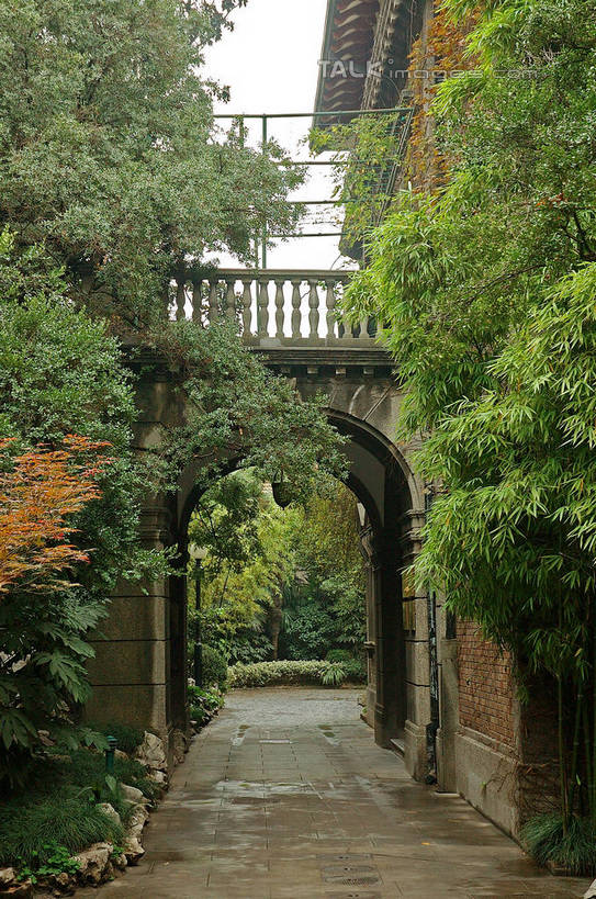 无人,家,竖图,室外,白天,正面,度假,美景,植物,城市风光,标志建筑,城市,地标,建筑,上海,中国,亚洲,房屋,屋子,景观,公寓,建筑群,娱乐,建设,洋房,楼房,住宅,树,树木,绿色,自然,享受,休闲,景色,放松,生长,成长,申,巨鹿路,卢湾区,东亚,上海市,爱神花园,上海作家协会,中华人民共和国,沪,华东地区,彩图,房子,shzxz1