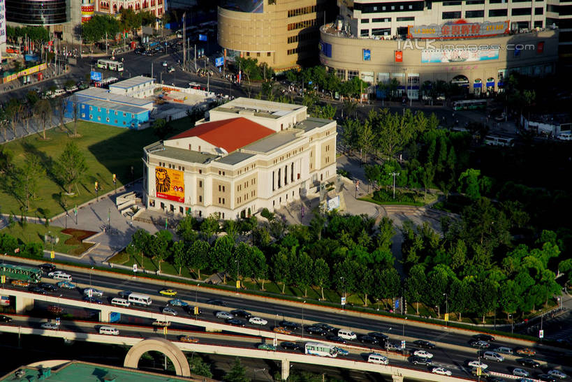 无人,高楼大厦,横图,全景,俯视,航拍,室外,白天,度假,美景,天际线,城市风光,标志建筑,城市,大桥,大厦,道路,地标,建筑,剧院,路,摩天大楼,桥梁,公路,汽车,上海,中国,亚洲,阴影,光线,影子,景观,高架,建筑群,桥,分界线,停车线,交通,娱乐,建设,车,阳光,交通工具,轿车,享受,休闲,景色,放松,车行道,车行道分界线,申,鸟瞰,载具,标线,高架桥,黄浦区,东亚,车行线,上海音乐厅,上海市,高架道路,跨线桥,中华人民共和国,沪,华东地区,马路,彩图,高角度拍摄,大楼,高层建筑,高楼,剧场,摩天楼,shzxz1