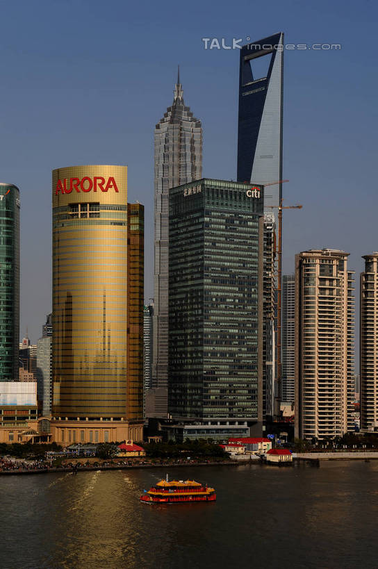 无人,高楼大厦,竖图,全景,室外,白天,正面,度假,河流,美景,水,天际线,城市风光,标志建筑,城市,大厦,地标,建筑,轮船,摩天大楼,船,上海,中国,亚洲,阴影,光线,影子,河水,景观,水流,建筑群,娱乐,建设,金茂大厦,浦东,蓝色,蓝天,天空,阳光,交通工具,天,享受,休闲,景色,放松,环球金融中心,晴朗,申,载具,金融中心,陆家嘴,陆家嘴金融贸易区,浦东新区,上海环球金融中心,香格里拉酒店,震旦国际大楼,东亚,上海市,万里无云,中华人民共和国,沪,华东地区,金茂大楼,环球金融中心大厦,晴空,晴空万里,彩图,大楼,高层建筑,高楼,摩天楼,上海浦东香格里拉大酒店,shzxz1