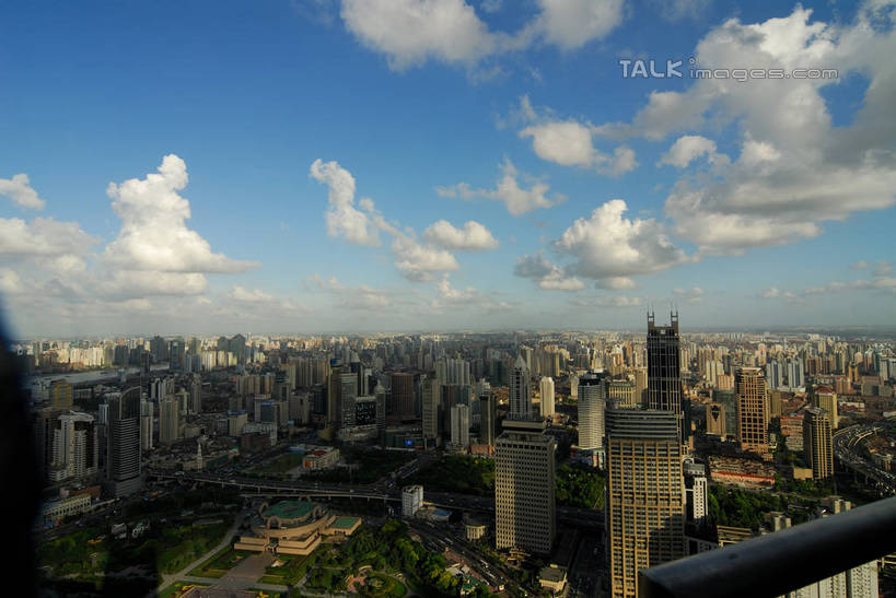 无人,博物馆,高楼大厦,横图,全景,俯视,航拍,室外,白天,度假,美景,天际线,城市风光,标志建筑,城市,大厦,地标,建筑,剧院,摩天大楼,上海,中国,亚洲,阴影,研究,光线,影子,景观,云,云朵,建筑群,教育,云彩,娱乐,建设,蓝色,白云,蓝天,天空,阳光,人民广场,天,享受,休闲,景色,放松,上海博物馆,上海大剧院,上海自然博物馆,晴朗,展览,申,鸟瞰,欣赏,陈列,黄浦区,东亚,延安东路,上海市,中华人民共和国,沪,华东地区,典藏,上海人民广场,晴空,彩图,高角度拍摄,大楼,高层建筑,高楼,剧场,摩天楼,shzxz1