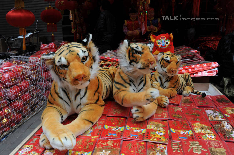 无人,商店,横图,室外,白天,正面,购物,度假,游戏,消费,美景,城市风光,超市,城市,商场,哺乳动物,虎,野生动物,玩具,春节,风俗,节日,庆祝,民俗,景观,玩,文化,娱乐,商铺,动物,庆典,享受,休闲,景色,放松,恭喜,益智,金融,百货,红包,活动,纪念,发泄,消遣,智力,祝贺,凶猛,选购,贸易,百货公司,祝愿,宣泄,血拼,市肆,商号,民风,习气,习惯,红封包,残暴,凶残,老虎,玩耍,嬉戏,彩图,店铺,购物商场,购物中心,商业中心,shzxz1