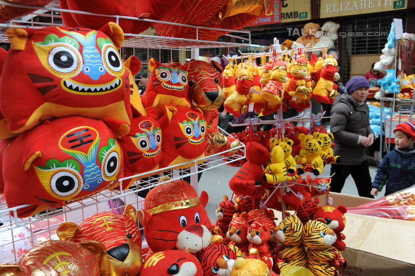 无人,商店,横图,室外,白天,正面,购物,度假,游戏,消费,美景,城市风光,超市,城市,商场,玩具,春节,风俗,节日,庆祝,民俗,景观,玩,文化,娱乐,商铺,庆典,享受,休闲,景色,放松,恭喜,益智,金融,百货,红包,活动,纪念,发泄,消遣,智力,祝贺,选购,贸易,百货公司,祝愿,宣泄,血拼,市肆,商号,民风,习气,习惯,红封包,玩耍,嬉戏,彩图,店铺,购物商场,购物中心,商业中心,shzxz1