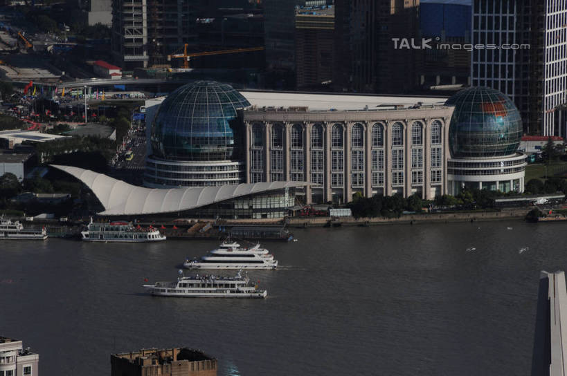 无人,高楼大厦,横图,俯视,室外,白天,度假,河流,美景,水,城市风光,标志建筑,城市,大厦,地标,建筑,轮船,摩天大楼,船,上海,中国,亚洲,图形,河水,景观,水流,建筑群,几何,娱乐,建设,黄浦江,浦东,交通工具,享受,休闲,球体,景色,放松,申,数学,载具,浦东新区,东亚,滨江大道,上海国际会议中心,上海市,中华人民共和国,沪,华东地区,彩图,高角度拍摄,大楼,高层建筑,高楼,摩天楼,几何图形,立体几何,立体图形,春申江,shzxz1