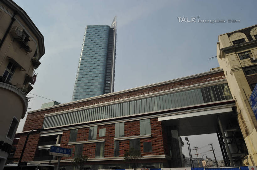 无人,家,高楼大厦,横图,室外,白天,仰视,度假,美景,城市风光,标志建筑,城市,大厦,地标,建筑,摩天大楼,上海,中国,亚洲,阴影,光线,影子,房屋,屋子,景观,公寓,娱乐,建设,虹口区,洋房,楼房,住宅,蓝色,蓝天,天空,阳光,天,享受,休闲,景色,放松,晴朗,申,北外滩,东亚,上海市,四川北路,万里无云,中华人民共和国,沪,华东地区,晴空,晴空万里,彩图,低角度拍摄,房子,大楼,高层建筑,高楼,摩天楼,上海中信广场,shzxz1