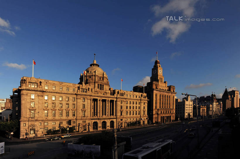 无人,餐厅,高楼大厦,横图,室外,白天,正面,度假,美景,植物,城市风光,标志建筑,城市,大厦,地标,建筑,摩天大楼,上海,中国,亚洲,阴影,光线,影子,景观,云,云朵,云彩,娱乐,建设,黄浦江,树,树木,蓝色,绿色,白云,蓝天,天空,阳光,自然,外滩,天,享受,休闲,景色,放松,南京东路,生长,晴朗,成长,申,和平饭店,黄浦区,东亚,浦东发展银行大楼,上海海关大楼,友邦大厦,海关大楼,沙逊大厦,中山东一路,上海市,中华人民共和国,沪,华东地区,晴空,彩图,餐馆,大楼,饭店,饭馆,高层建筑,高楼,摩天楼,黄埔滩,上海外滩,外黄埔滩,shzxz1