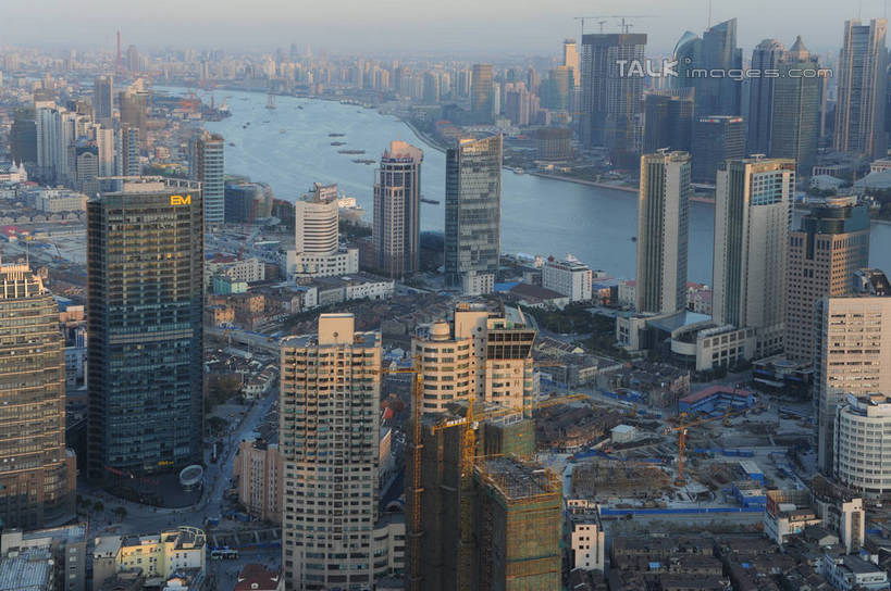 无人,家,高楼大厦,码头,横图,全景,俯视,航拍,室外,白天,度假,河流,美景,日落,水,天际线,城市风光,标志建筑,城市,大桥,大厦,地标,港口,建筑,立交桥,轮船,摩天大楼,桥梁,船,上海,中国,亚洲,阴影,光线,影子,房屋,屋子,河水,景观,水流,晚霞,霞光,落日,高架,公寓,斜拉桥,桥,娱乐,建设,黄浦江,洋房,楼房,住宅,蓝色,蓝天,天空,阳光,黄昏,交通工具,天,享受,休闲,景色,彩霞,放松,杨浦大桥,晴朗,申,鸟瞰,载具,杨浦区,东亚,上海市,万里无云,中华人民共和国,沪,华东地区,夕照,薄暮,晴空,晴空万里,夕阳,彩图,高角度拍摄,傍晚,房子,摆渡口,埠头,大楼,渡口,渡头,港湾,高层建筑,高楼,海港,货运码头,口岸,摩天楼,商港,宁国路,春申江,斜阳,shzxz1