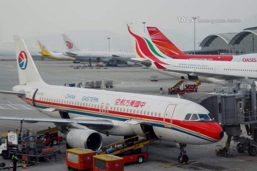 无人,机场,横图,室外,白天,正面,飞机,飞机场,中国,亚洲,许多,停靠,英文,标志,符号,图案,文字,字符,字母,地面,交通,很多,航空,标识,红色,白色,天空,停机坪,交通工具,天,运输,英文字母,客机,停泊,载具,东亚,中华人民共和国,彩图,shzxz1