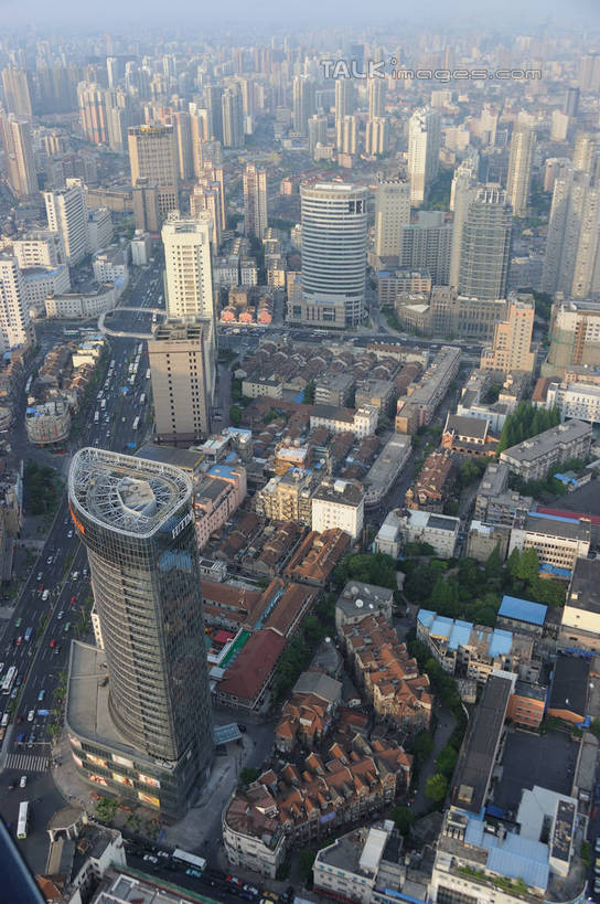 无人,家,高楼大厦,竖图,俯视,航拍,室外,白天,度假,美景,植物,城市风光,标志建筑,城市,大厦,道路,地标,建筑,路,摩天大楼,公路,上海,中国,亚洲,阴影,光线,影子,房屋,屋子,景观,公寓,交通,娱乐,建设,虹口区,洋房,楼房,住宅,树,树木,绿色,阳光,自然,享受,休闲,景色,放松,生长,成长,申,鸟瞰,东亚,上海市,海泰国际大厦,四川北路,中华人民共和国,沪,华东地区,马路,彩图,高角度拍摄,房子,大楼,高层建筑,高楼,摩天楼,shzxz1