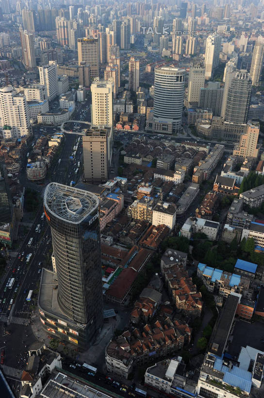 无人,家,高楼大厦,竖图,俯视,航拍,室外,白天,度假,美景,植物,城市风光,标志建筑,城市,大厦,道路,地标,建筑,路,摩天大楼,公路,上海,中国,亚洲,阴影,光线,影子,房屋,屋子,景观,公寓,交通,娱乐,建设,虹口区,洋房,楼房,住宅,树,树木,绿色,阳光,自然,享受,休闲,景色,放松,生长,成长,申,鸟瞰,东亚,上海市,海泰国际大厦,四川北路,中华人民共和国,沪,华东地区,马路,彩图,高角度拍摄,房子,大楼,高层建筑,高楼,摩天楼,shzxz1