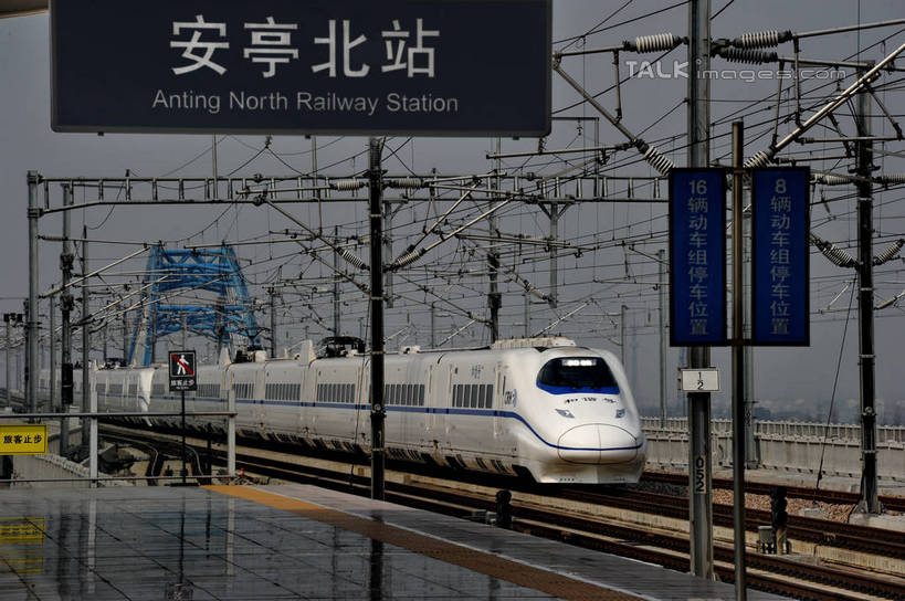 无人,横图,室外,白天,正面,度假,美景,城市风光,城市,地铁,路,铁路,上海,中国,亚洲,阴影,电力,光线,英文,标志,电线,电线杆,文字,线,影子,字符,字母,景观,电能,轨道,轨道交通,交通,铁轨,线路,娱乐,标识,蓝色,蓝天,天空,阳光,天,享受,休闲,汉字,景色,放松,运输,晴朗,英文字母,电,电源,申,中文,能量,东亚,安亭,上海市,嘉定区,万里无云,中华人民共和国,沪,华东地区,国文,华文,晴空,晴空万里,彩图,地铁机动车,地下铁,轻轨,安亭北站,安亭镇,shzxz1