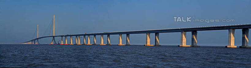 无人,横图,室外,白天,正面,旅游,度假,河流,水,标志建筑,大桥,地标,建筑,桥梁,上海,中国,亚洲,阴影,波纹,光线,影子,河水,水流,斜拉桥,桥,涟漪,娱乐,建设,蓝色,倒影,蓝天,水纹,天空,阳光,波浪,天,享受,休闲,旅游胜地,放松,晴朗,申,倒映,长江大桥,崇明岛,上海长江大桥,长江,东亚,上海长江隧桥,上海市,长兴岛,长江隧桥,万里无云,中华人民共和国,沪,华东地区,水晕,崇明县,反照,斜张桥,母亲河,晴空,晴空万里,彩图,崇明,上海长江隧道,上海长江隧桥工程,shzxz1