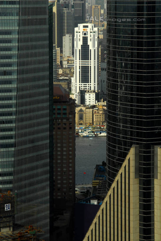 无人,高楼大厦,竖图,俯视,航拍,室外,白天,度假,河流,美景,水,城市风光,标志建筑,城市,大厦,地标,建筑,摩天大楼,上海,中国,亚洲,阴影,光线,影子,河水,景观,水流,娱乐,建设,阳光,享受,休闲,景色,放松,申,鸟瞰,黄浦区,东亚,延安东路,上海工商联大厦,上海市,中华人民共和国,沪,华东地区,彩图,高角度拍摄,大楼,高层建筑,高楼,摩天楼,shzxz1