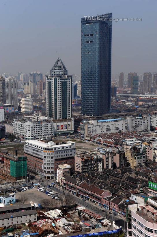 无人,宾馆,家,高楼大厦,竖图,全景,俯视,航拍,室外,白天,度假,美景,天际线,城市风光,标志建筑,城市,大厦,地标,建筑,酒店,摩天大楼,上海,中国,亚洲,阴影,光线,影子,房屋,屋子,景观,公寓,娱乐,建设,虹口区,洋房,楼房,住宅,蓝色,蓝天,天空,阳光,天,享受,休闲,景色,放松,晴朗,旅社,申,鸟瞰,东亚,上海市,上海海泰大酒店,万里无云,中华人民共和国,沪,华东地区,晴空,晴空万里,彩图,高角度拍摄,房子,大楼,高层建筑,高楼,客店,客栈,旅店,旅馆,摩天楼,商旅,四平路,shzxz1