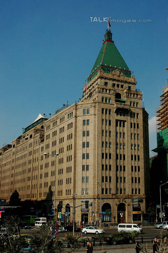 无人,餐厅,竖图,室外,白天,仰视,旅游,度假,植物,标志建筑,道路,地标,建筑,路,公路,上海,中国,亚洲,阴影,光线,影子,交通,娱乐,建设,树,树木,蓝色,绿色,蓝天,天空,阳光,自然,天,享受,休闲,旅游胜地,放松,南京东路,生长,晴朗,成长,申,和平饭店,黄浦区,东亚,上海市,万里无云,中华人民共和国,沪,华东地区,晴空,晴空万里,马路,彩图,低角度拍摄,餐馆,饭店,饭馆,shzxz1