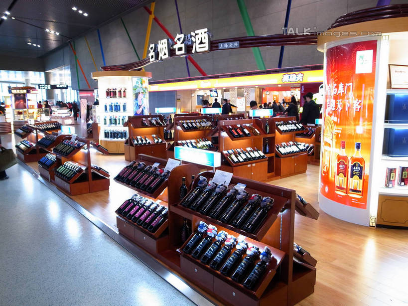 无人,商店,横图,室内,白天,正面,购物,度假,消费,美景,城市风光,超市,城市,商场,香烟,上海,中国,亚洲,信息,标志,文字,字符,景观,娱乐,标识,广告,享受,休闲,汉字,烟,景色,放松,金融,百货,灯箱,虹桥机场,申,传播,中文,消息,选购,贸易,百货公司,东亚,长宁区,上海市,中华人民共和国,沪,华东地区,虹桥路,血拼,国文,华文,上海虹桥国际机场,卷烟,烟草,纸烟,彩图,购物商场,购物中心,商业中心,灯箱广告,灯箱海报,夜明宣传画,shzxz1